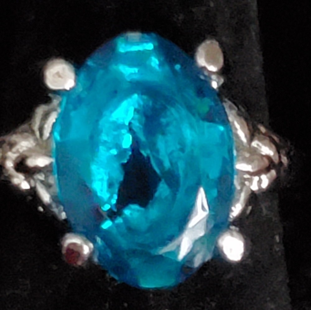 Silvertone oval turquoise colored stone ring size 6